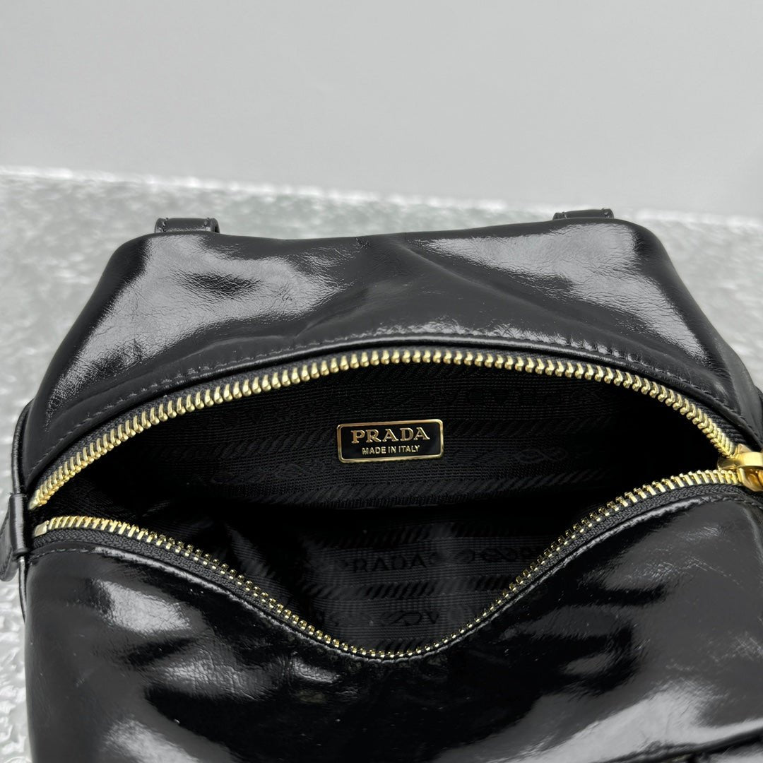 ＰＲＤＡ DANGLE LEATHER TOP-HANDLE MINI-BAG