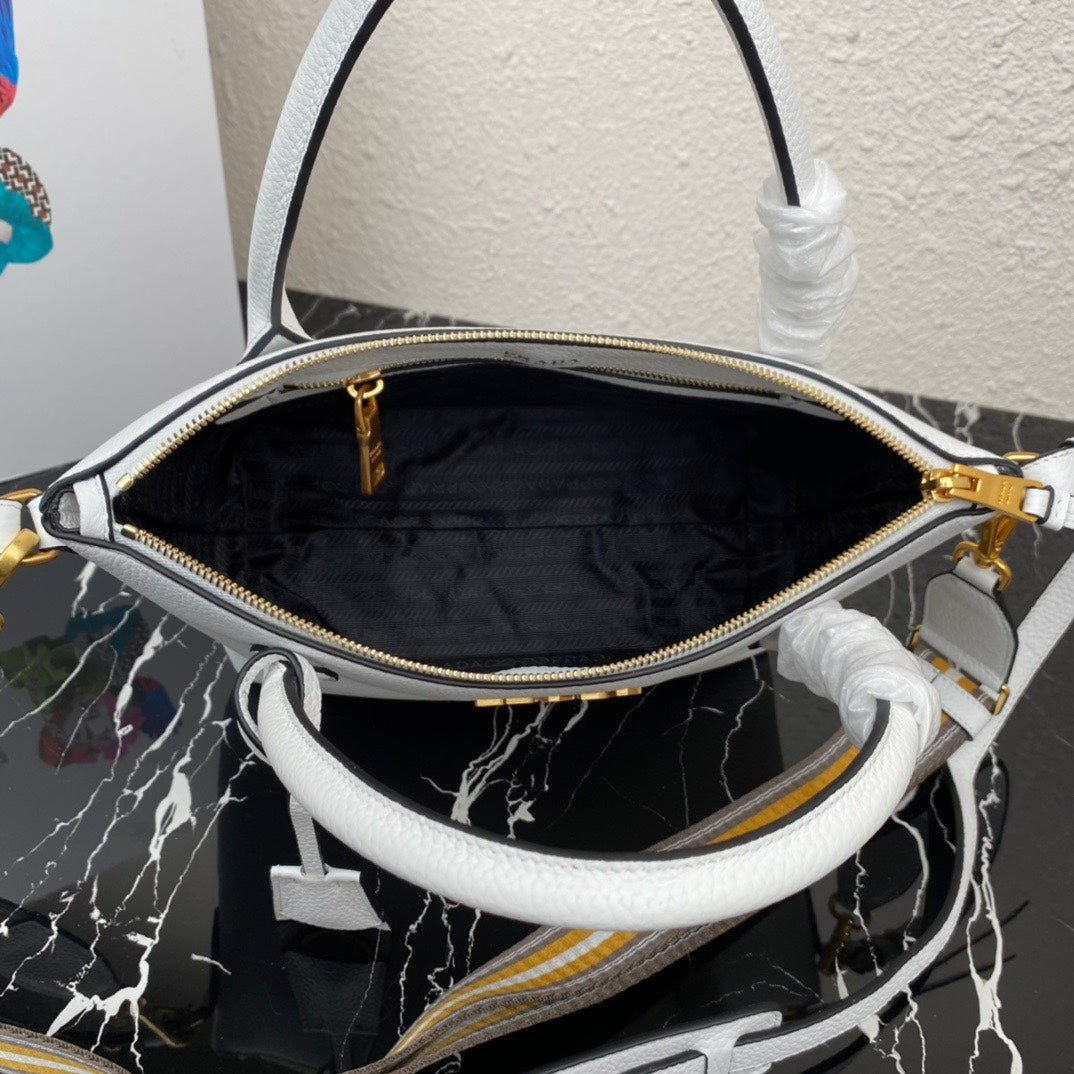 ＰＲＤＡ DAINO LEATHER TOTE BAG WHITE