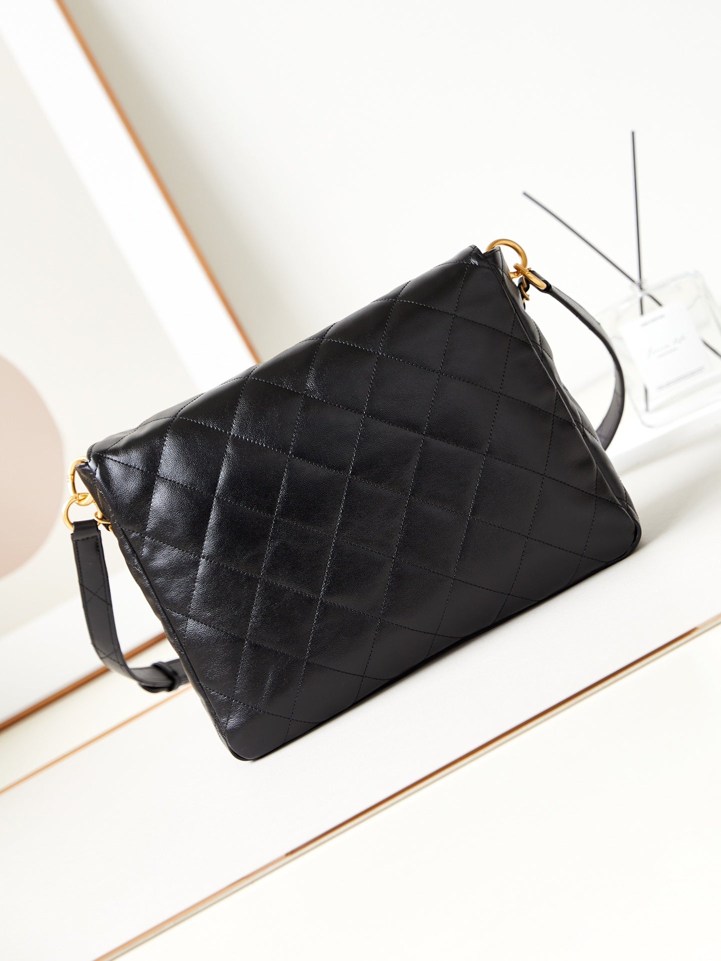 ＣＨＮＥＬHOBO HANDBAG BLACK
