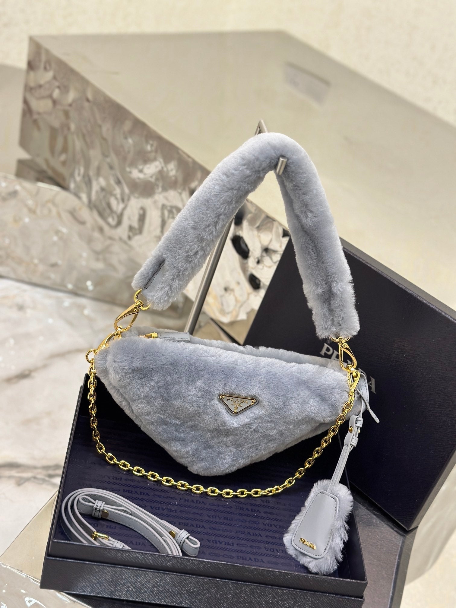 ＰＲＤＡ 2018 MINI SHEARLING TRIANGLE SATCHEL