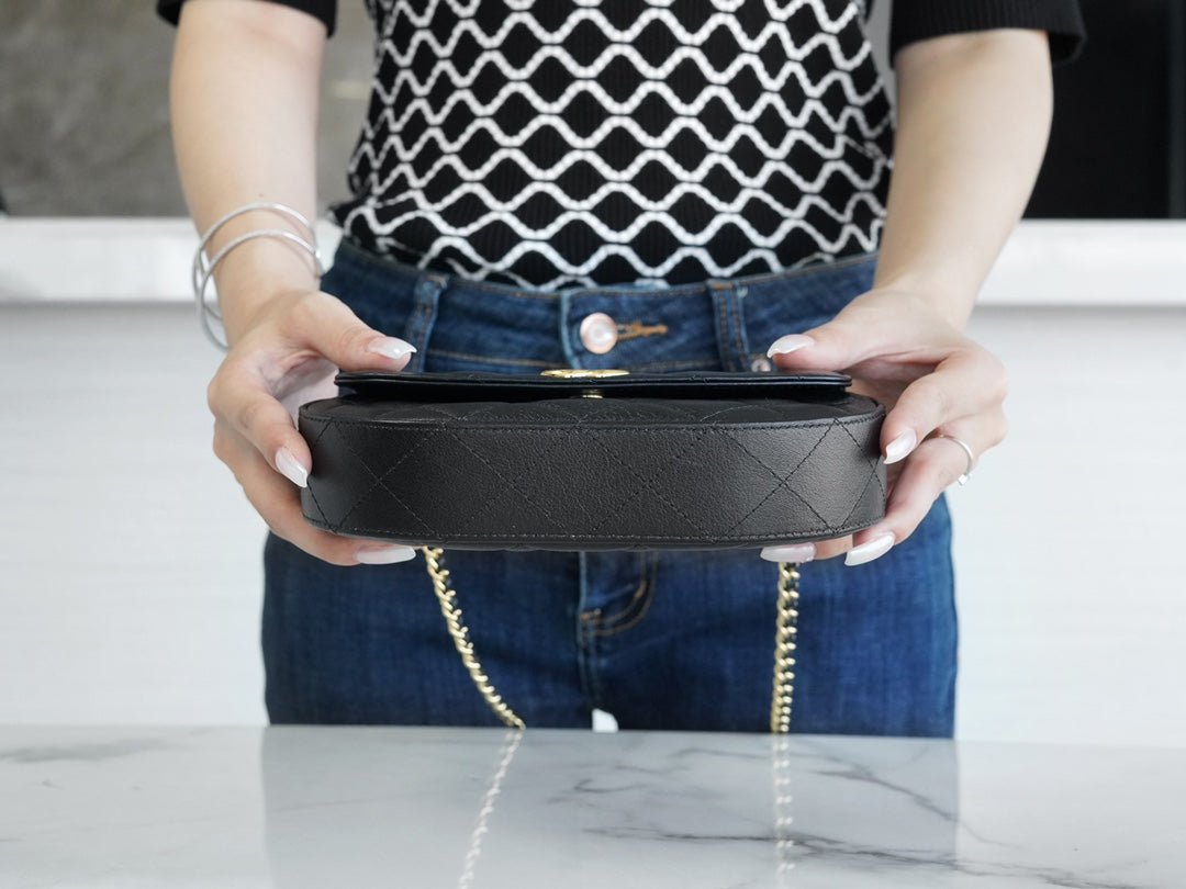 ＣＨＮＥＬFLAP BAG WITH TOP HANDLE