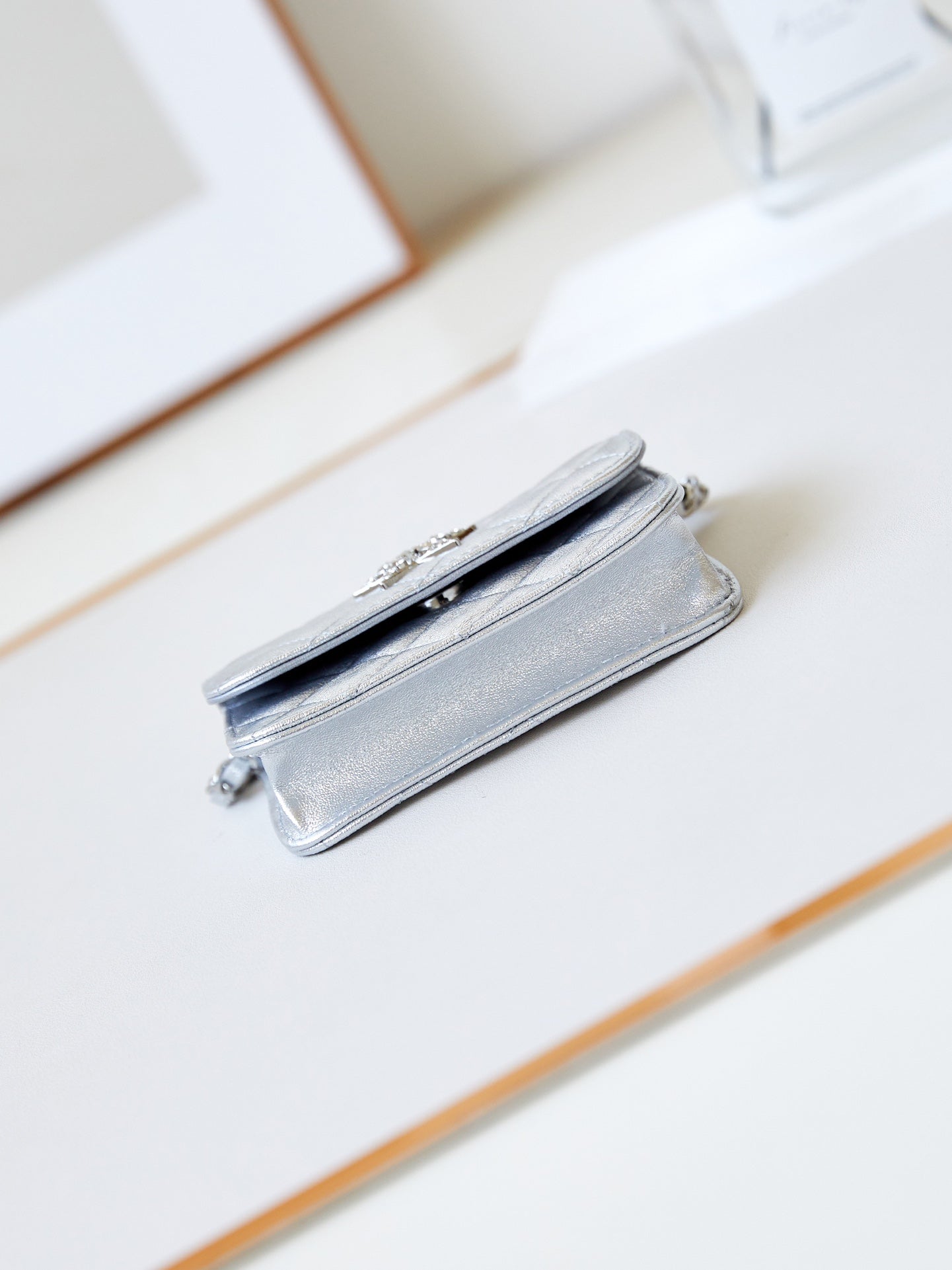 ＣＨＮＥＬSTAR CRYSTAL FLAP BAG SILVER