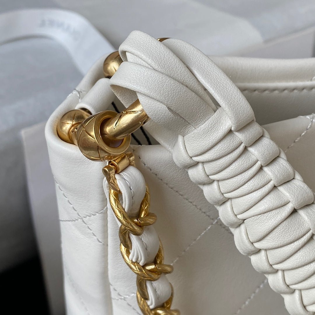 ＣＨＮＥＬCLASSIC CLUTCH WITH CHAIN WHITE