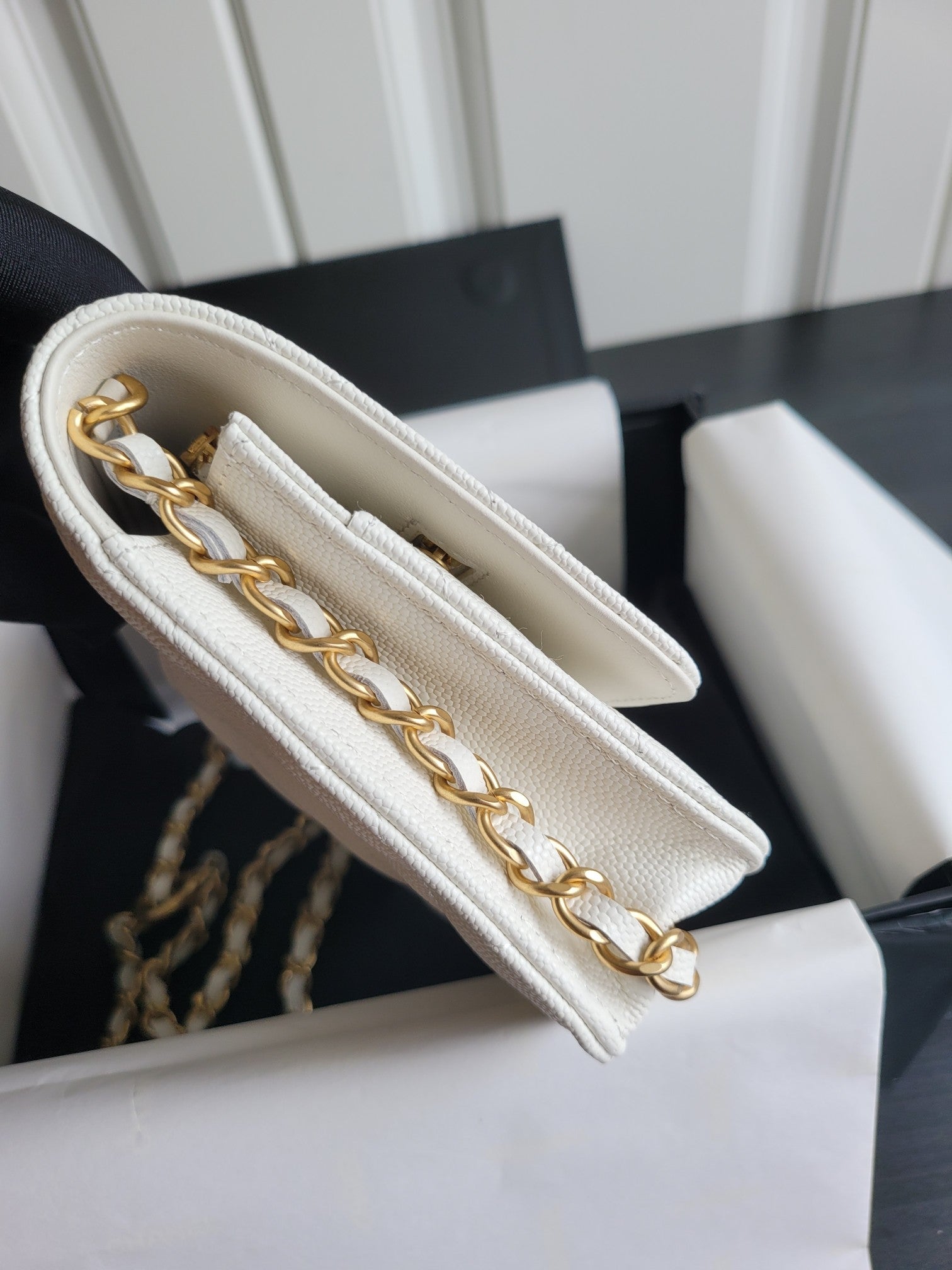 ＣＨＮＥＬ19 WALLET ON CHAIN WHITE