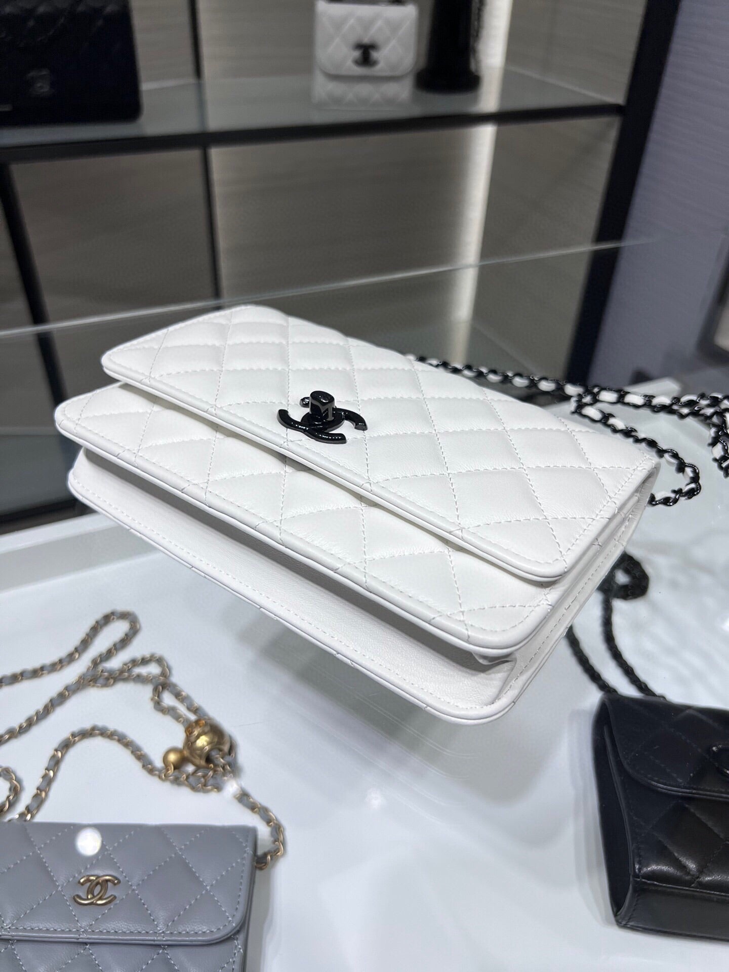 ＣＨＮＥＬ WALLET ON CHAIN WHITE