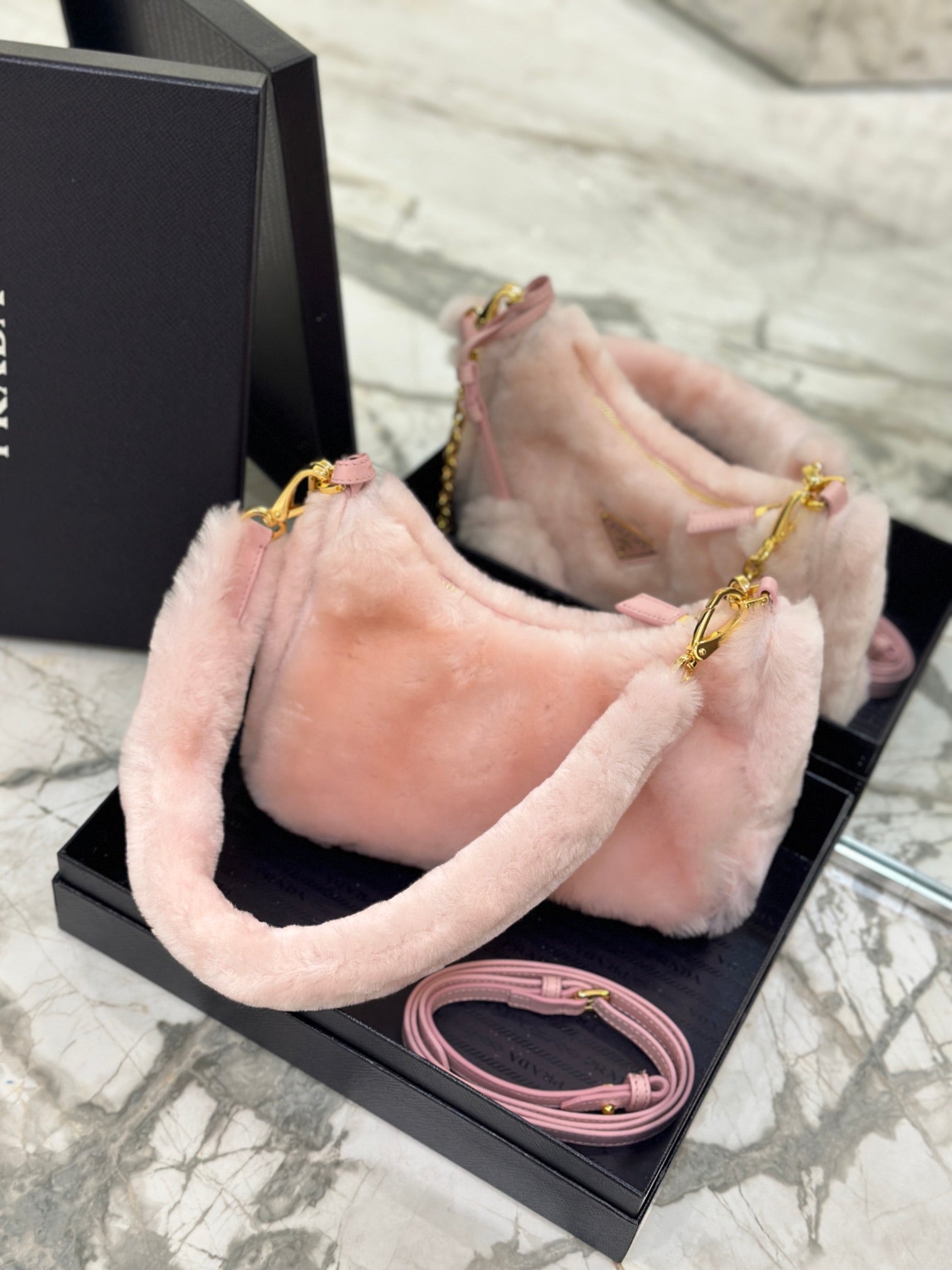 ＰＲＤＡ RE-EDITION SHEARLING MINI-BAG ORCHID PINK