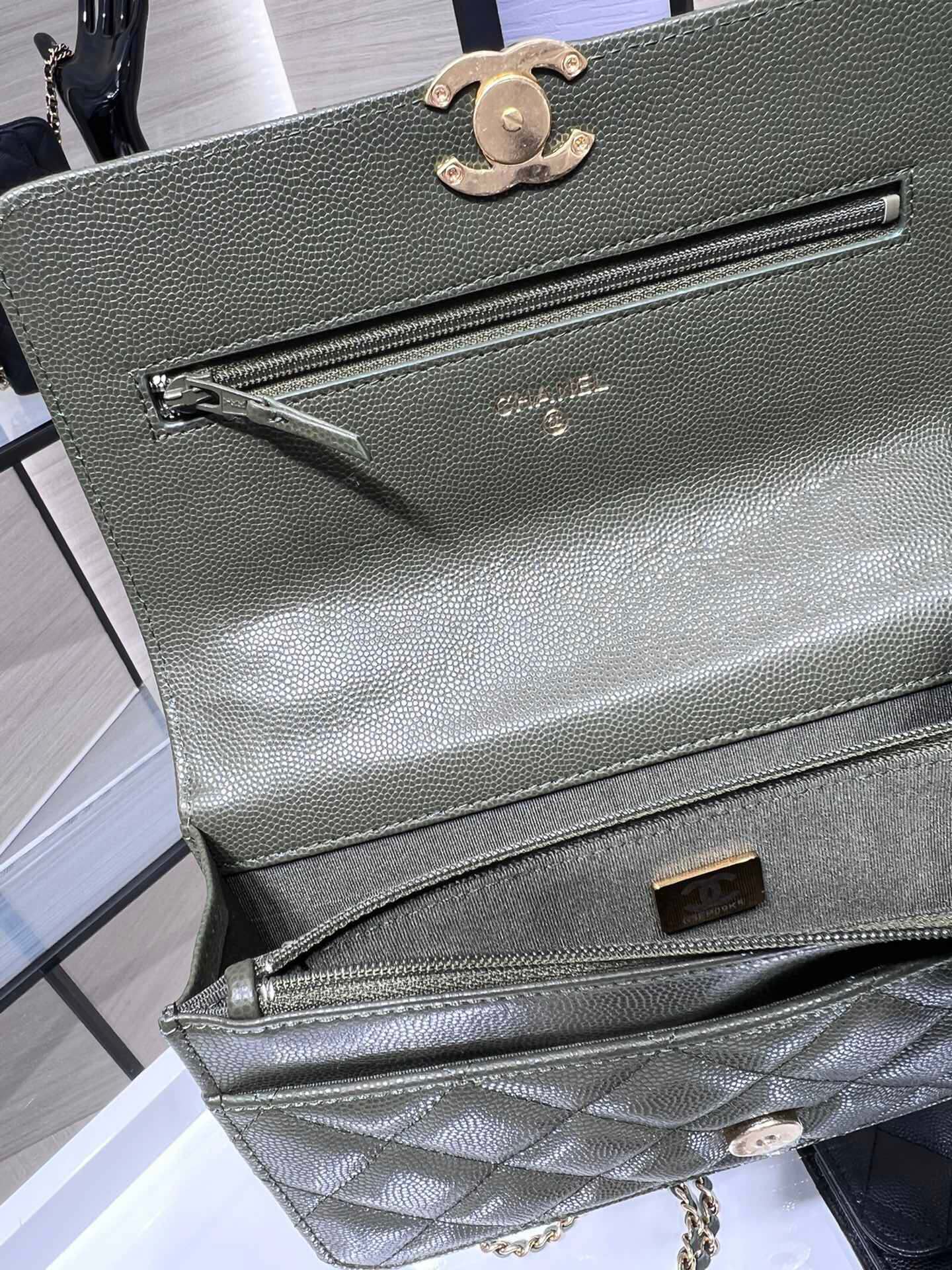 ＣＨＮＥＬ22K DOUBLE CHAIN BAG EBONY