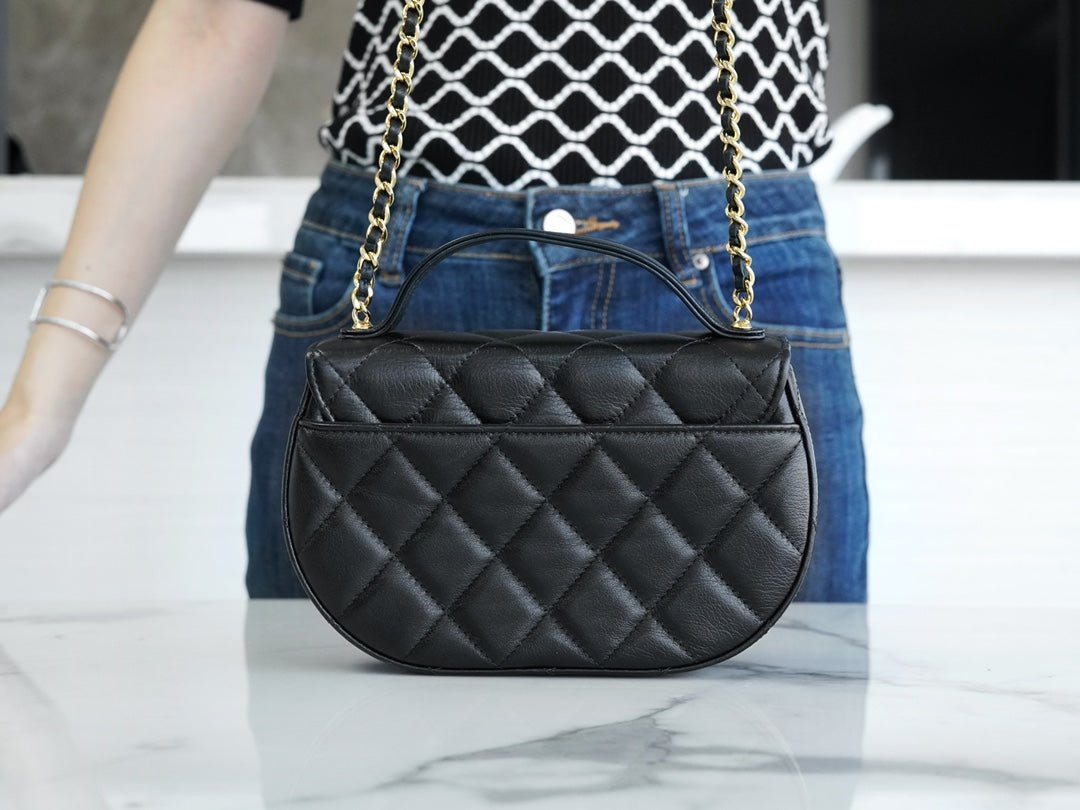 ＣＨＮＥＬFLAP BAG WITH TOP HANDLE