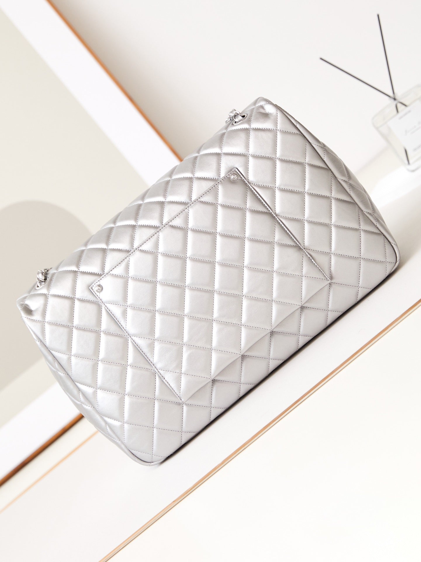ＣＨＮＥＬFLAP SHOULDER BAG SILVER