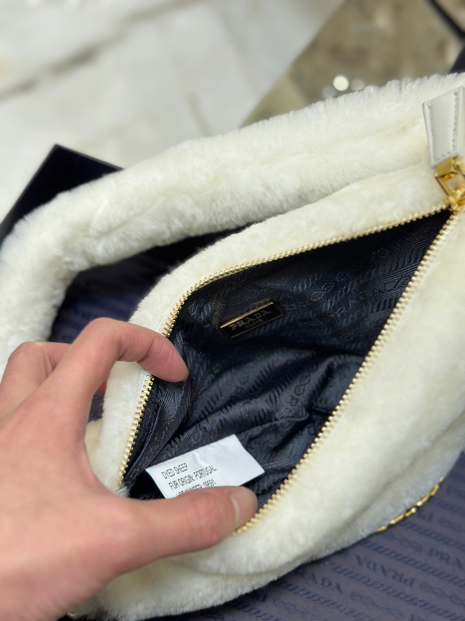 ＰＲＤＡ 2018 MINI SHEARLING TRIANGLE SATCHEL WHITE