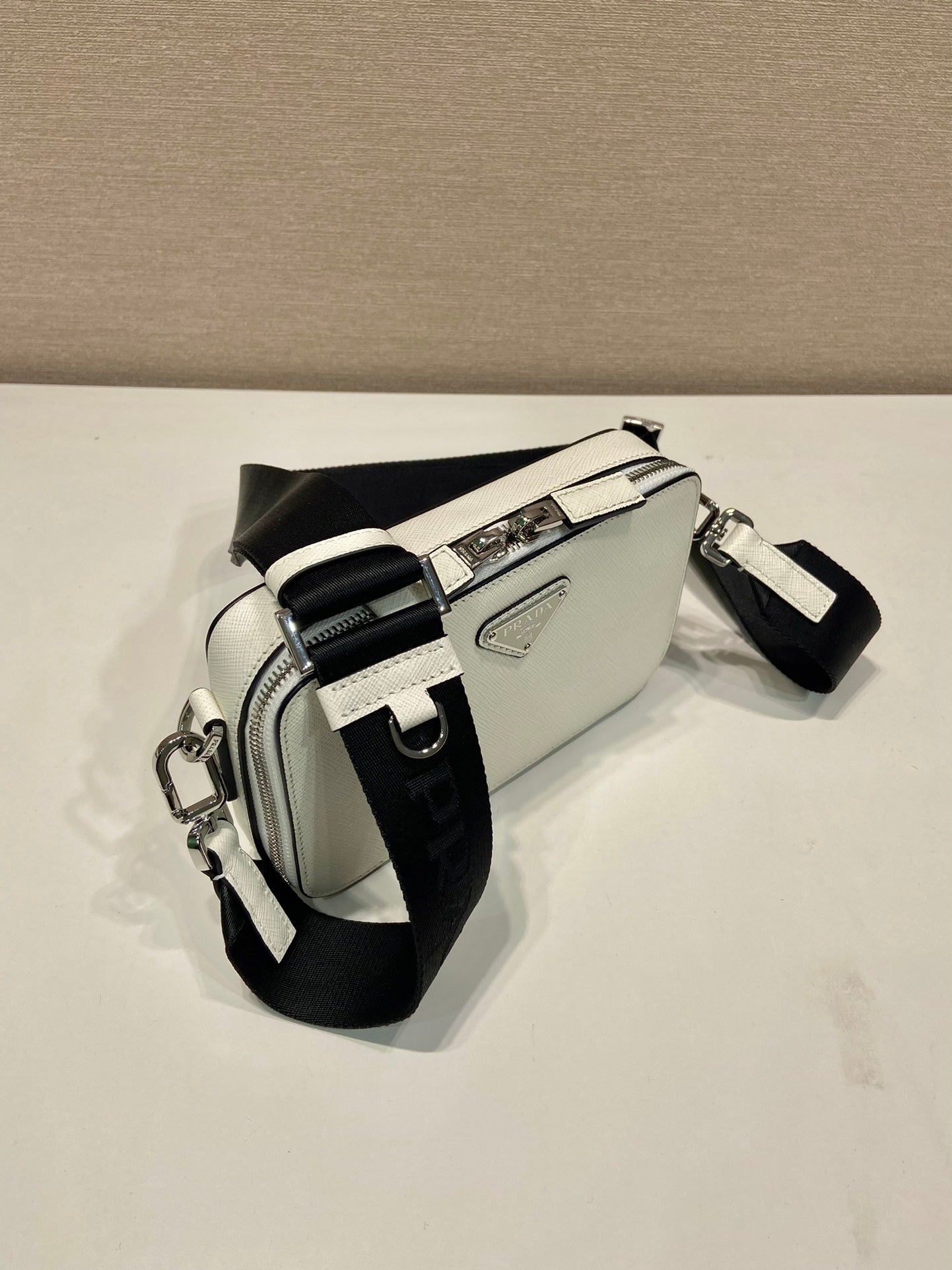 ＰＲＤＡ SMALL SAFFIANO LEATHER PRDA BRIQUE BAG