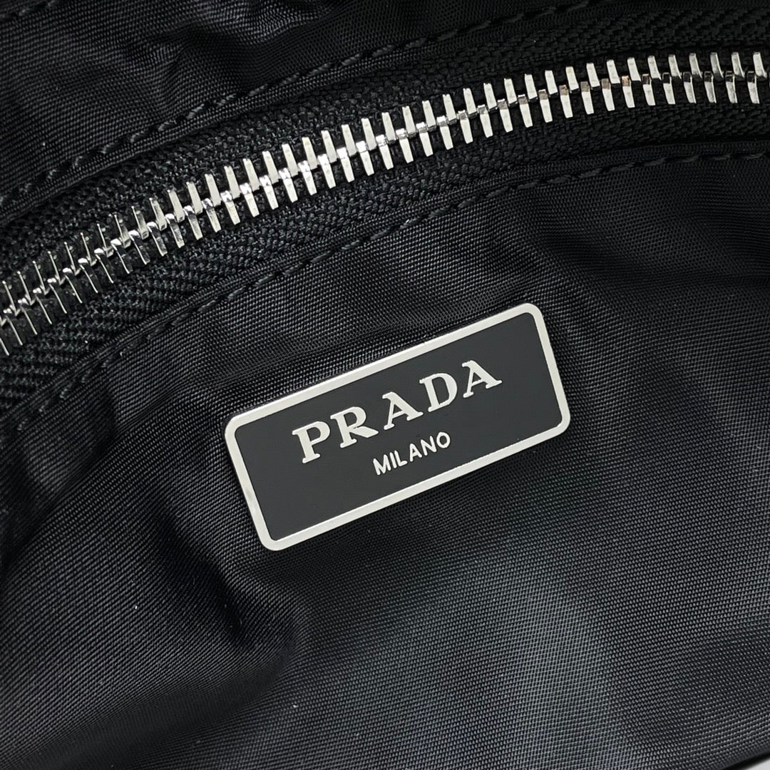 ＰＲＤＡ PADDED RE-NYLON TOTE BAG