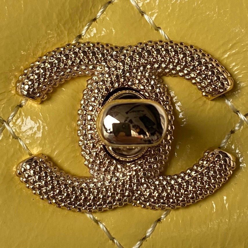 ＣＨＮＥＬCHAIN CLUTCH BAG YELLOW