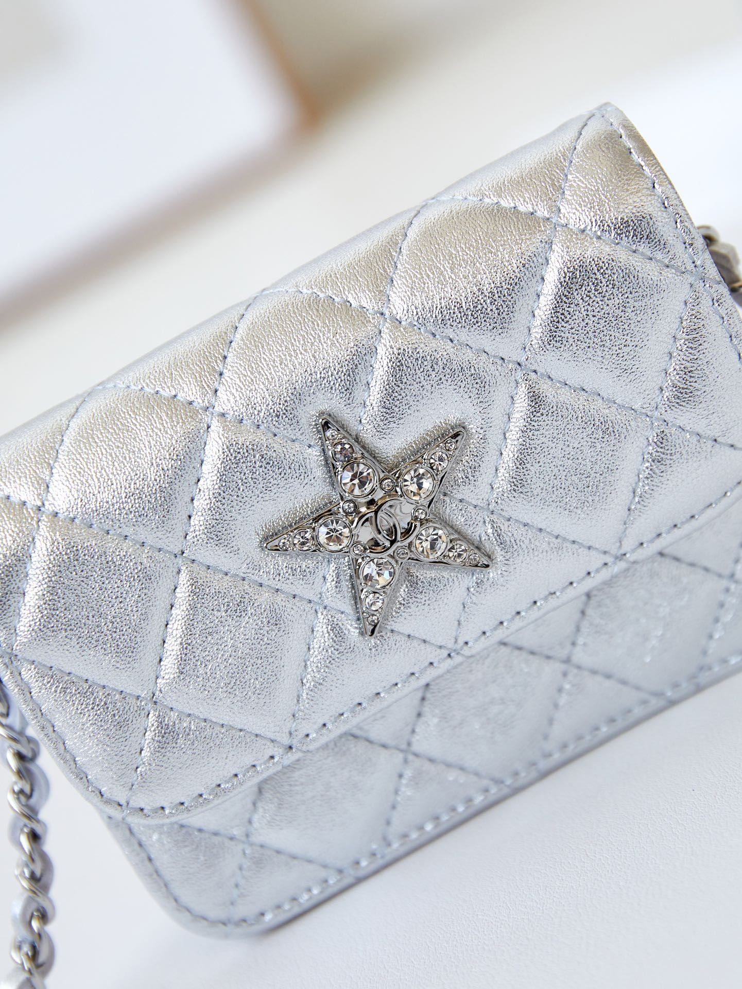 ＣＨＮＥＬSTAR CRYSTAL FLAP BAG SILVER