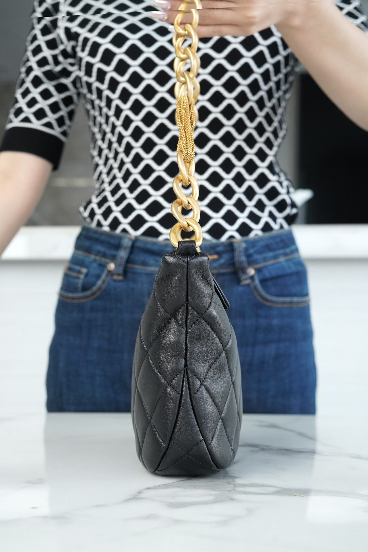 ＣＨＮＥＬLAMBSKIN QUILTED CC CHAIN HOBO BLACK