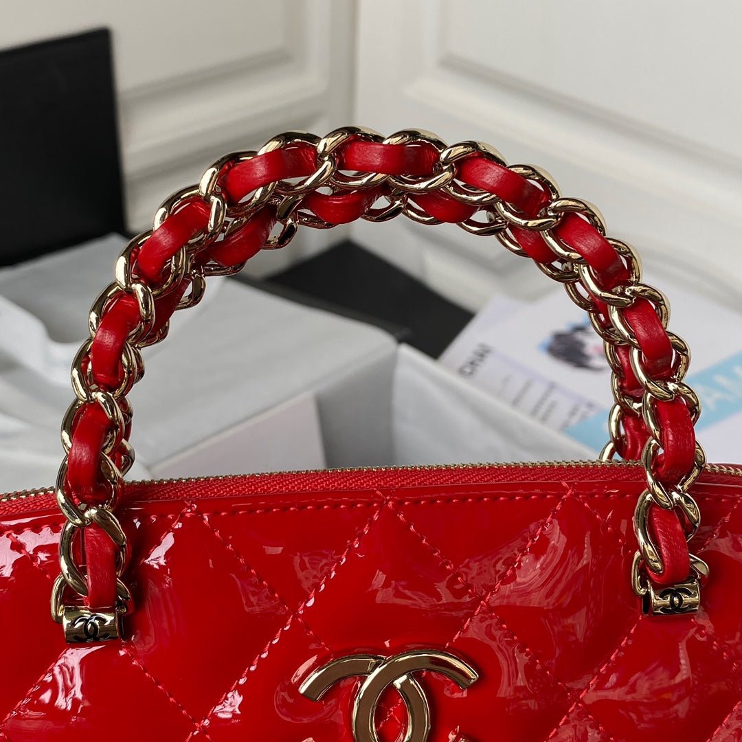 ＣＨＮＥＬPATENT LEATHER CHAIN TOTE BAG RED