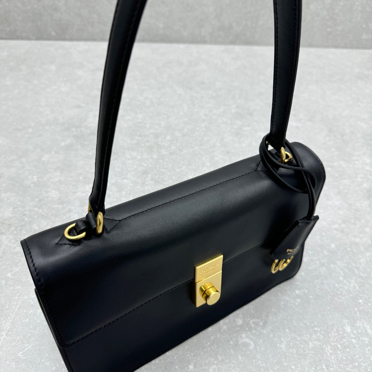 ＰＲＤＡ SOFT SOUND MEDIUM LEATHER SHOULDER BAG BLACK