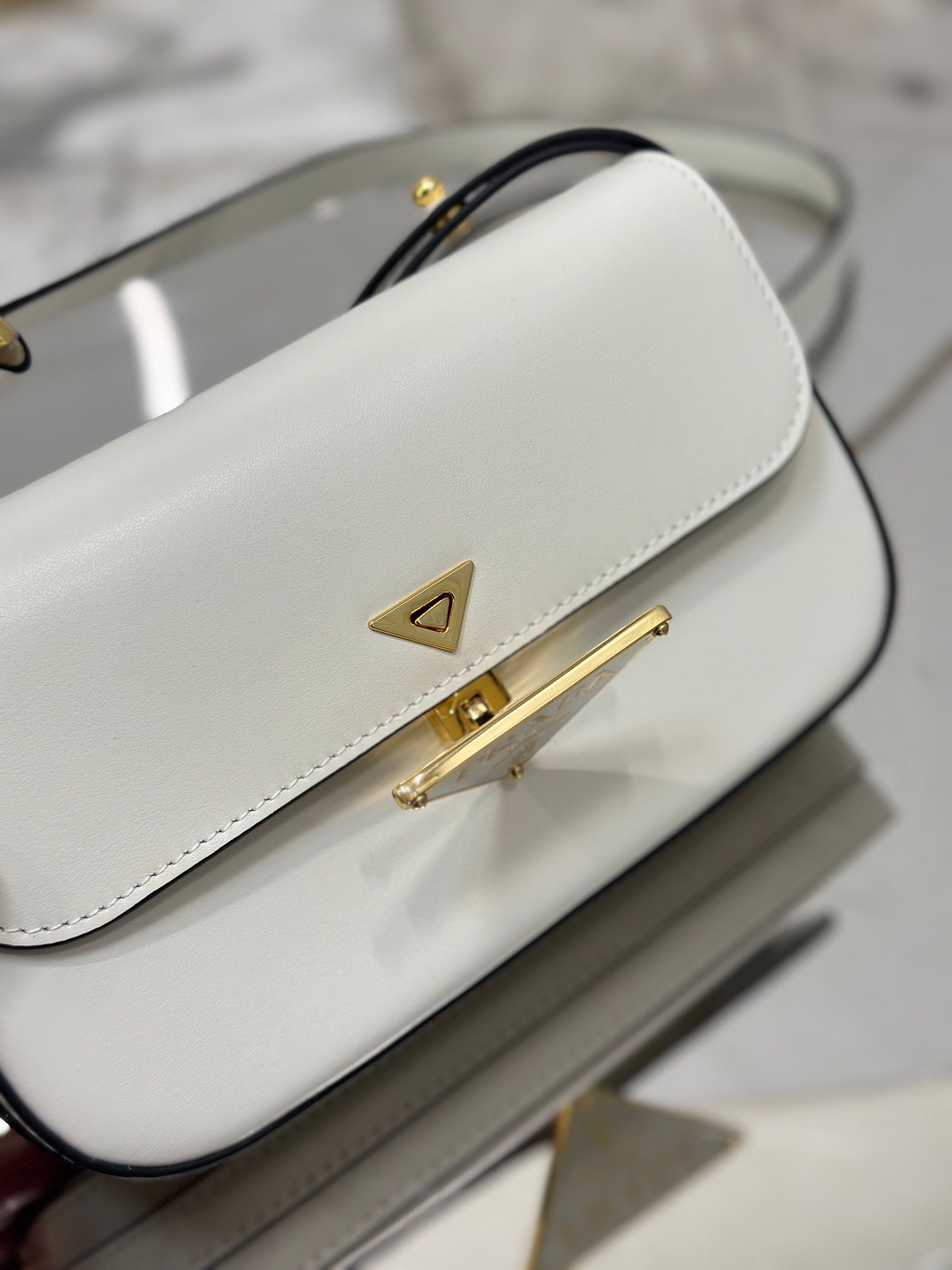 ＰＲＤＡ LEATHER SHOULDER BAG WHITE