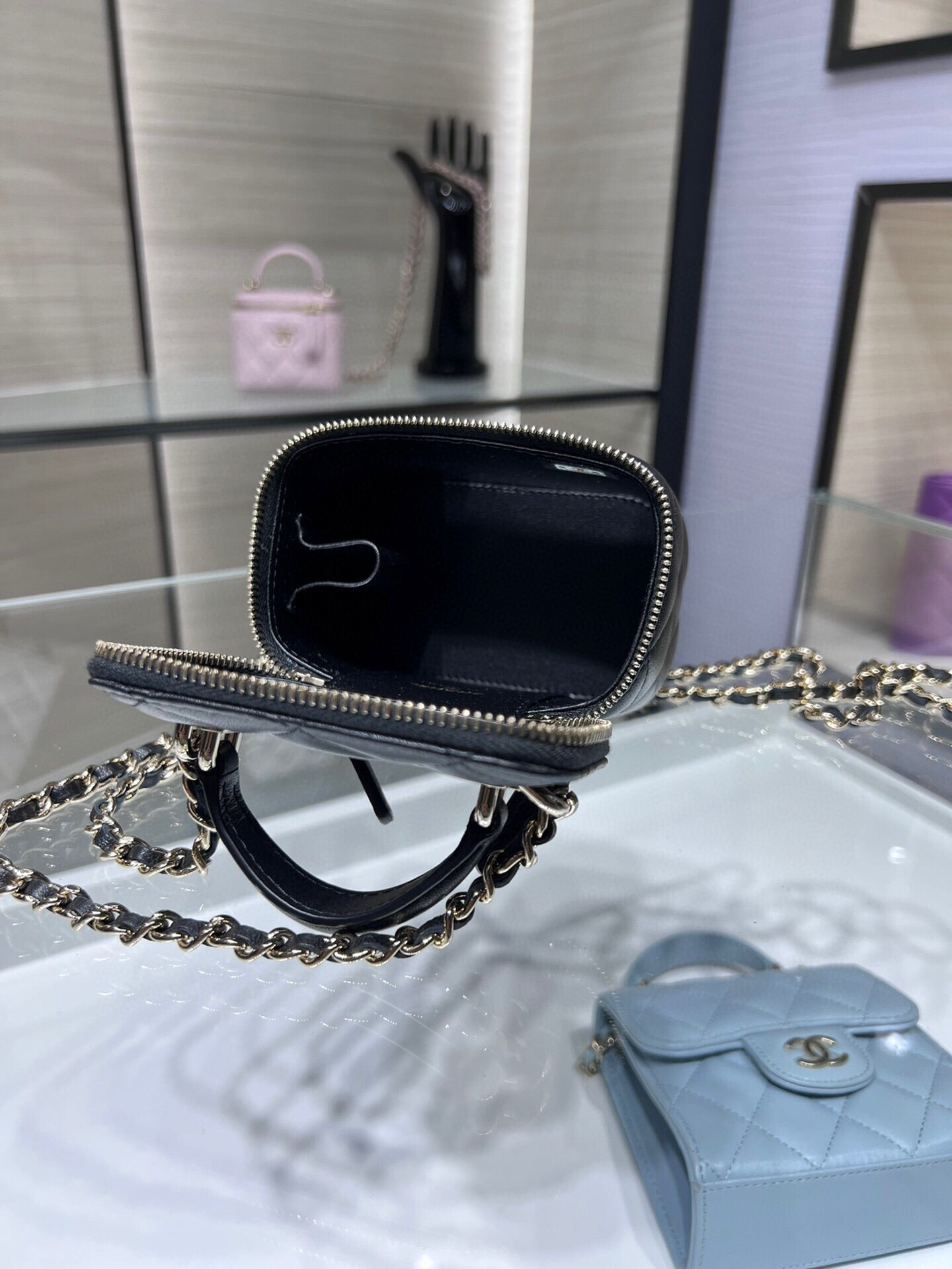 ＣＨＮＥＬMINI VANITY CASE WITH CHAIN