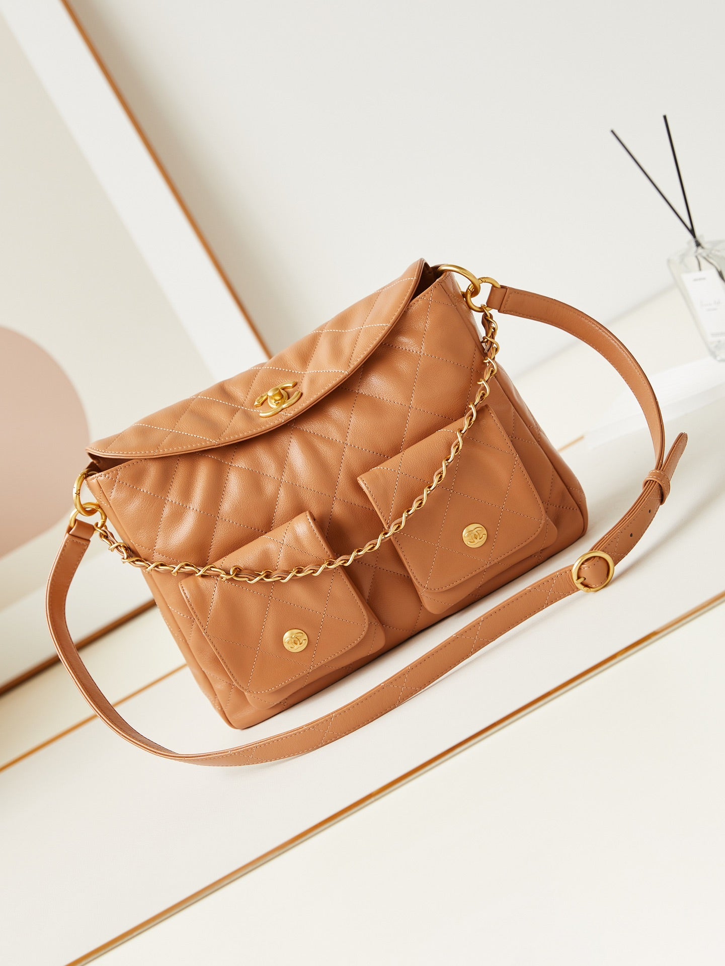 ＣＨＮＥＬHOBO HANDBAG BROWN