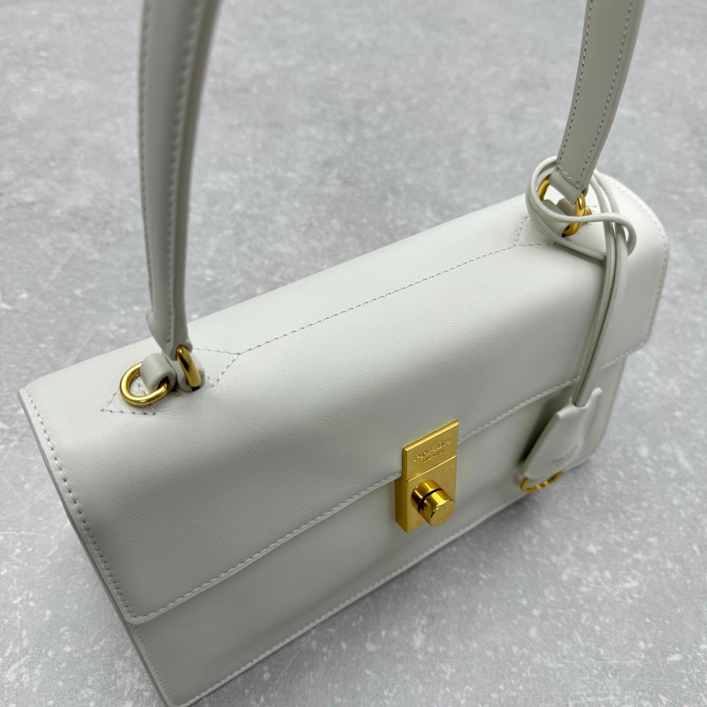 ＰＲＤＡ SOFT SOUND MEDIUM LEATHER SHOULDER BAG WHITE