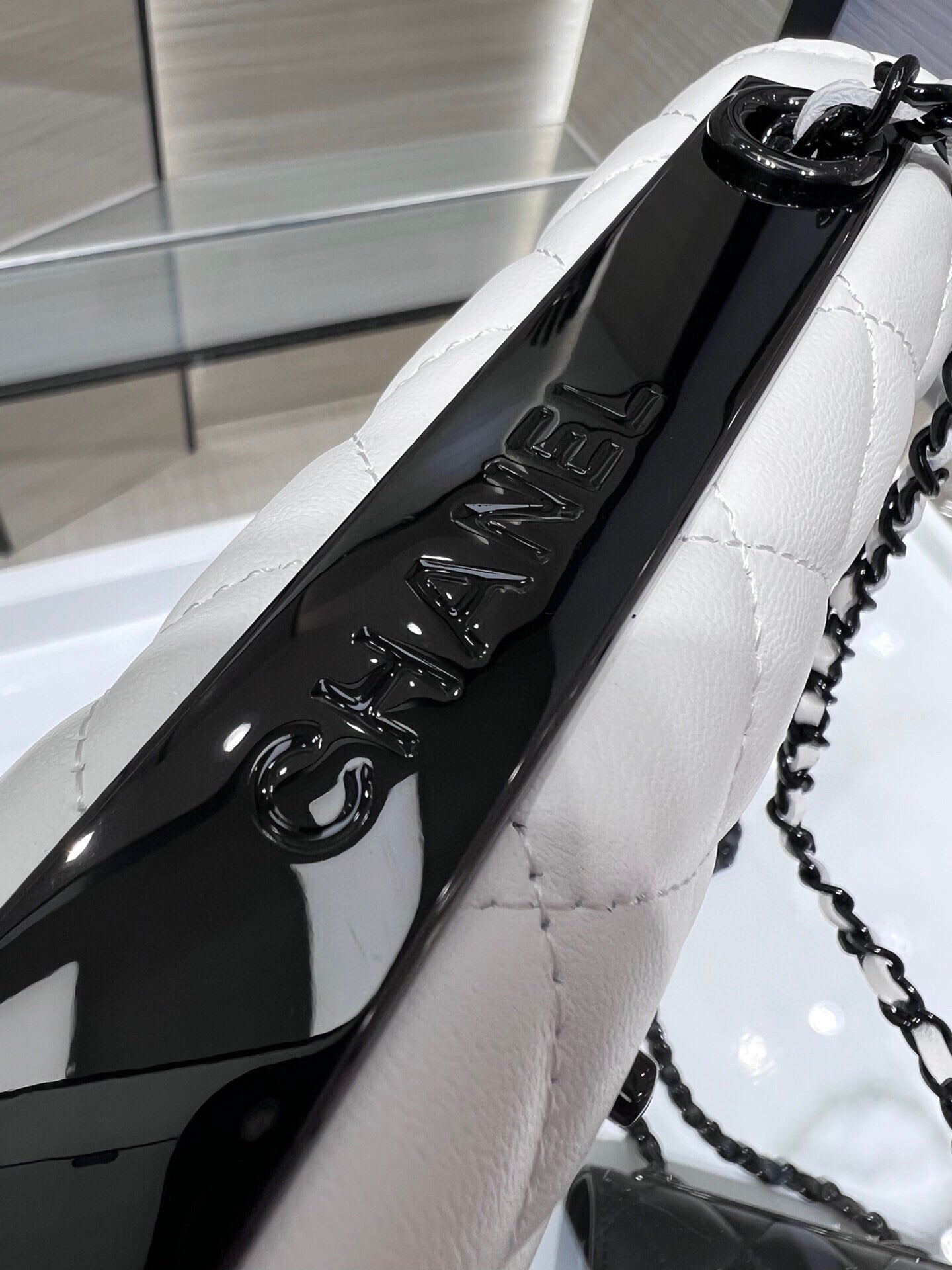 ＣＨＮＥＬ WALLET ON CHAIN WHITE