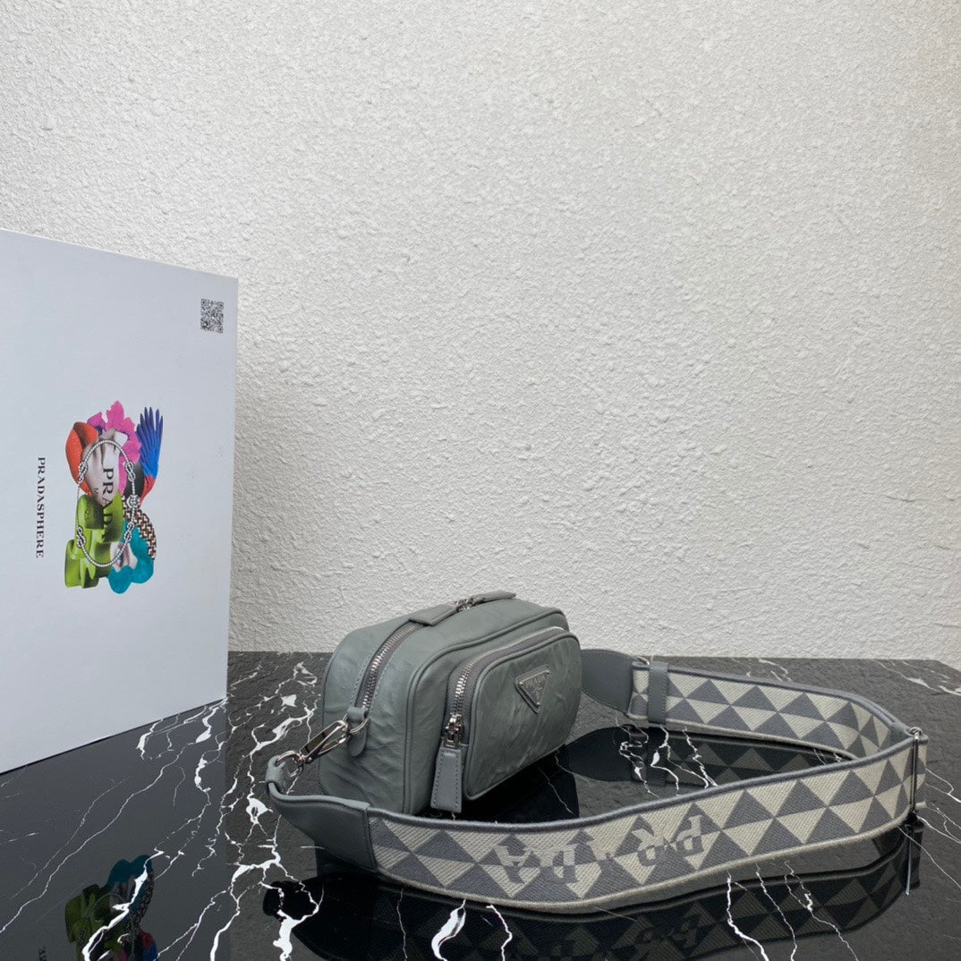 ＰＲＤＡ NAPPA ANTIQUE MULTI-POCKET SHOULDER BAG GREY