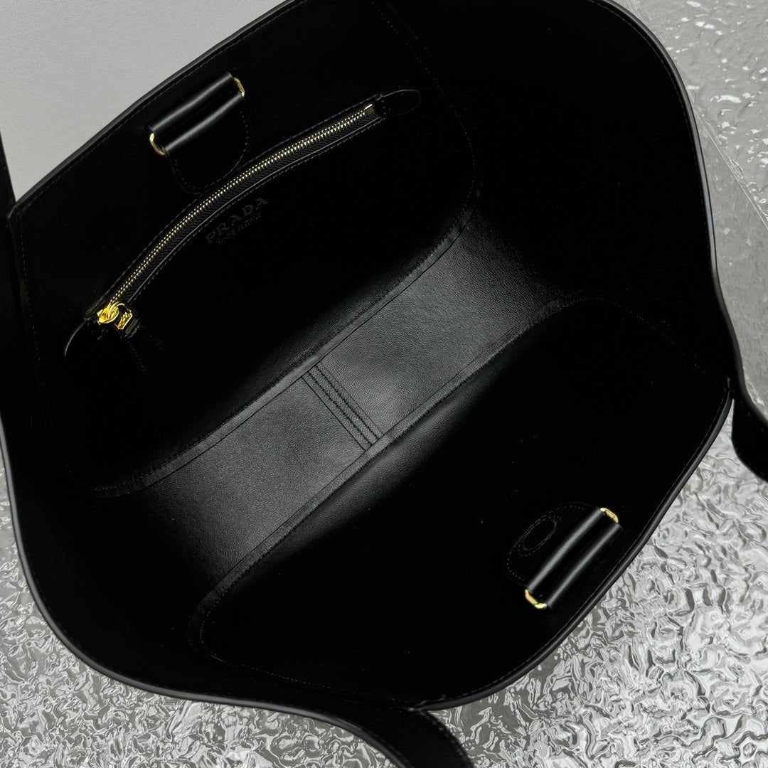 ＰＲＤＡ MEDIUM LEATHER TOTE BAG