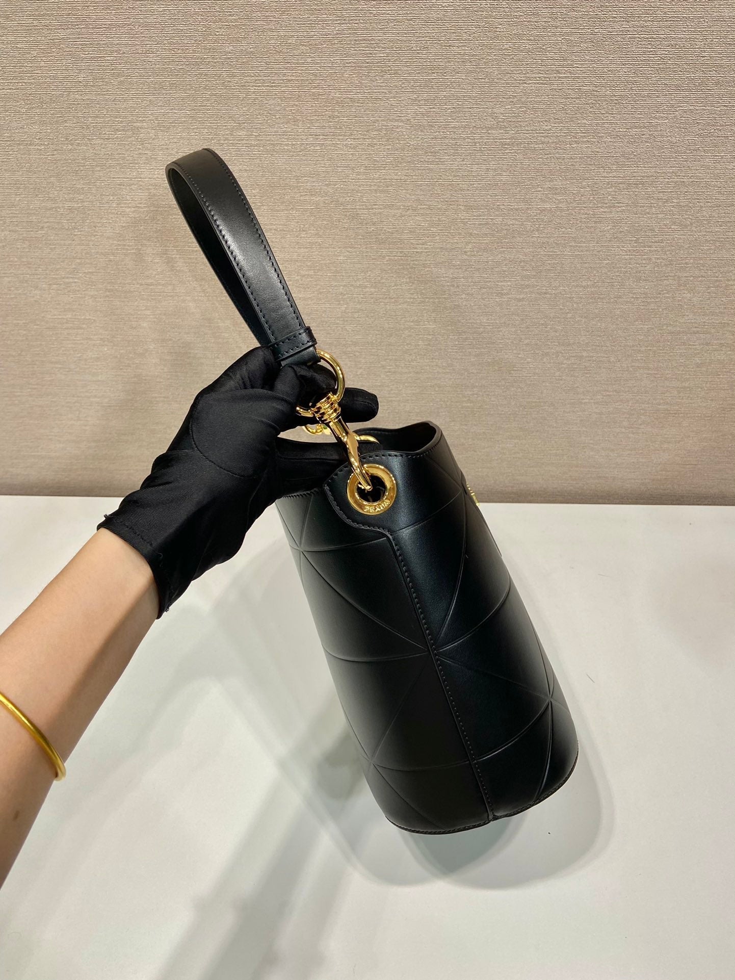 ＰＲＤＡ LEATHER BUCKET BAG