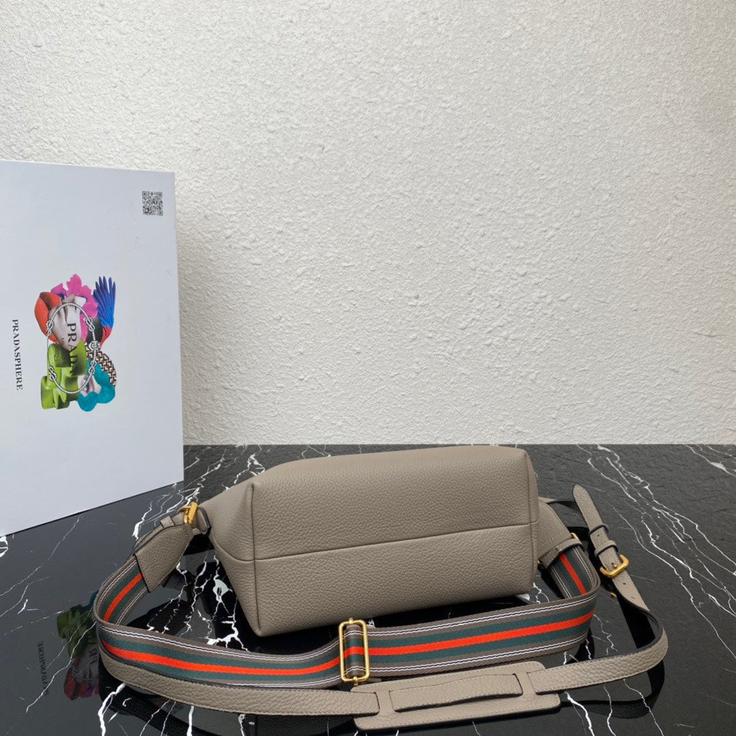 ＰＲＤＡ DAINO LEATHER TOTE BAG BAMBOO GRAY