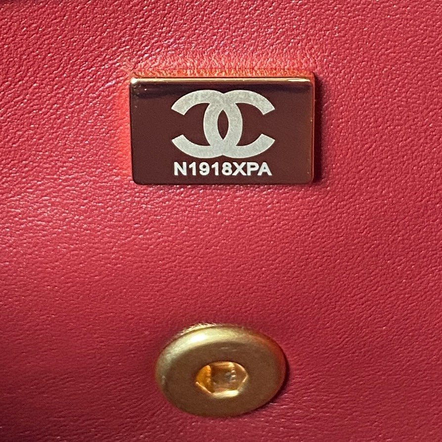 ＣＨＮＥＬSMALL FLAP BAG RED