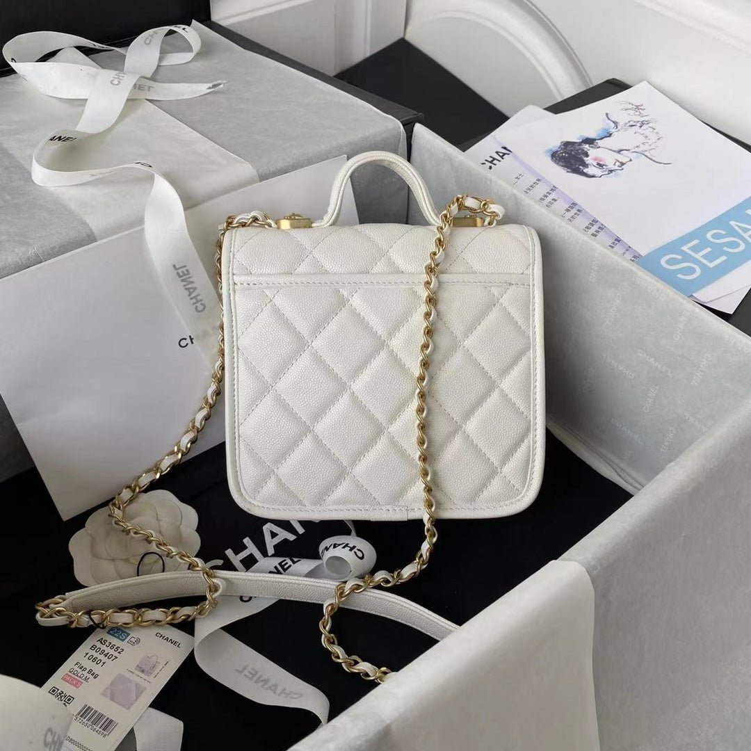 ＣＨＮＥＬ SMALL FLAP BAG WITH TOP HANDLE WHITE