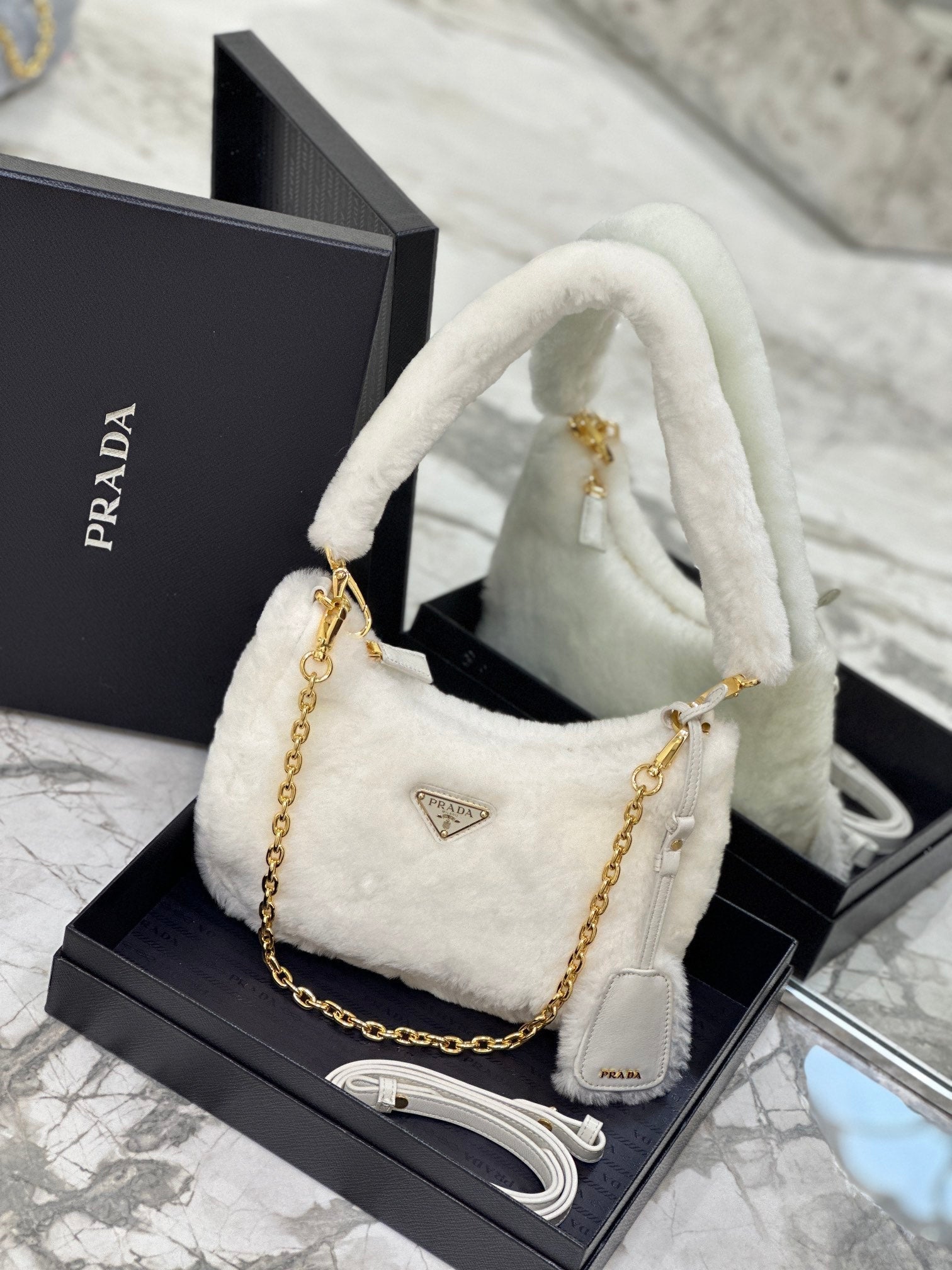 ＰＲＤＡ RE-EDITION SHEARLING MINI-BAG WHITE