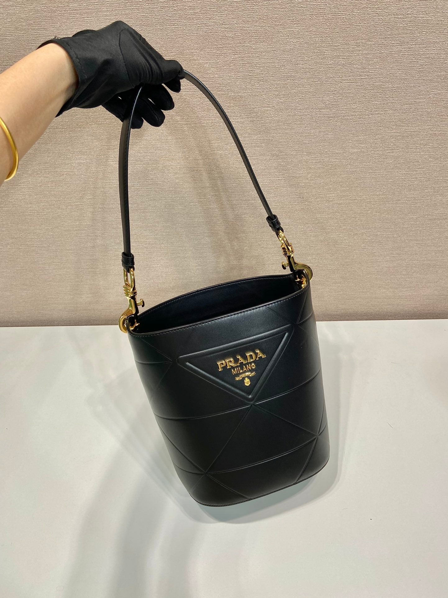 ＰＲＤＡ LEATHER BUCKET BAG