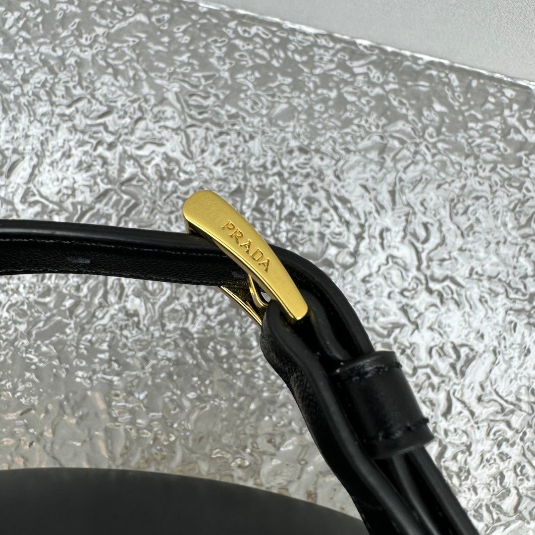 ＰＲＤＡ MEDIUM LEATHER TOTE BAG