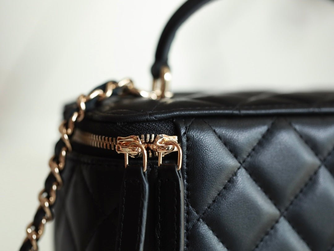 ＣＨＮＥＬCLASSIC TOP HANDLE VANITY CASE