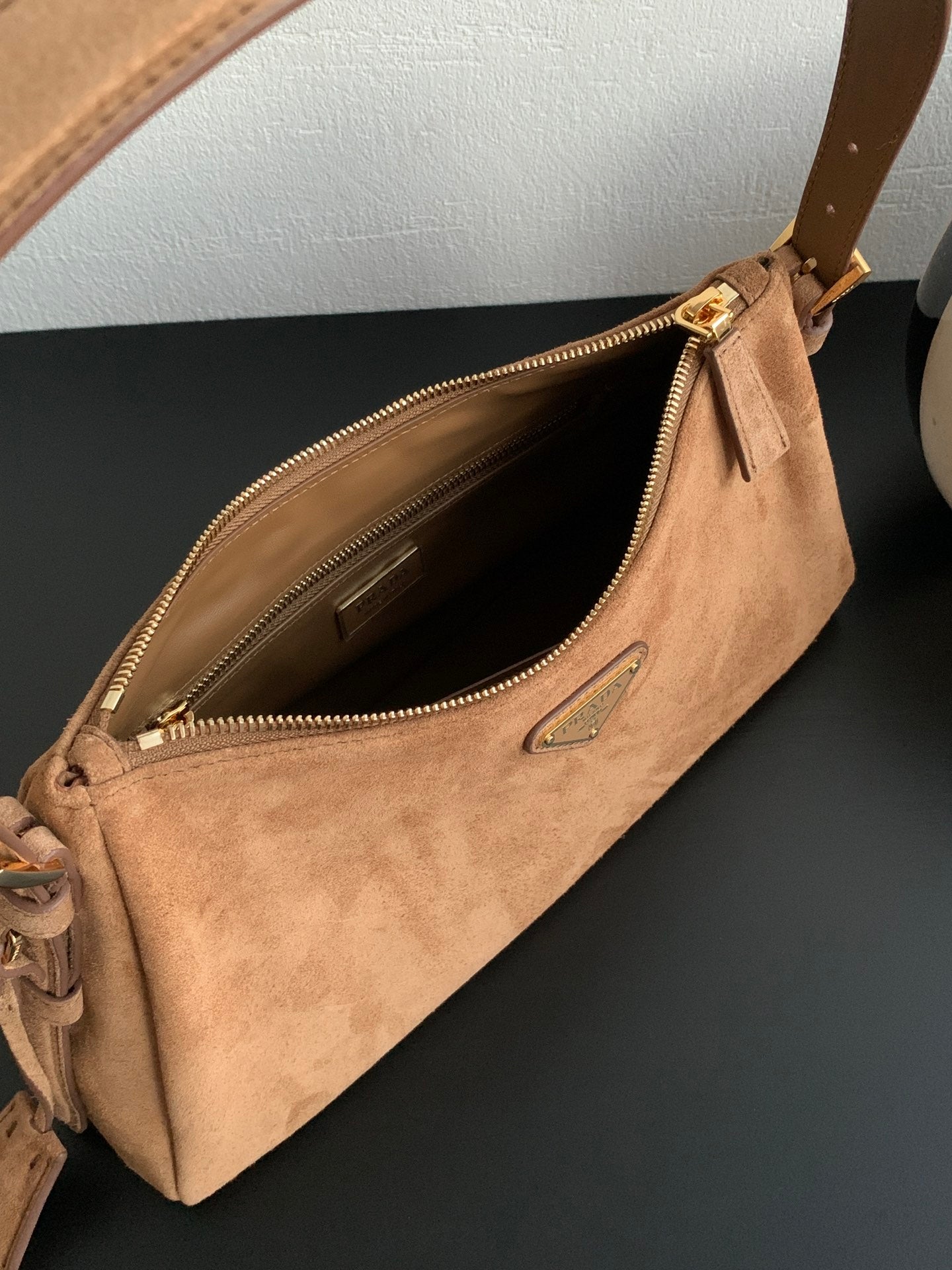 ＰＲＤＡ AIMÉE MEDIUM SUEDE SHOULDER BAG CINNAMON