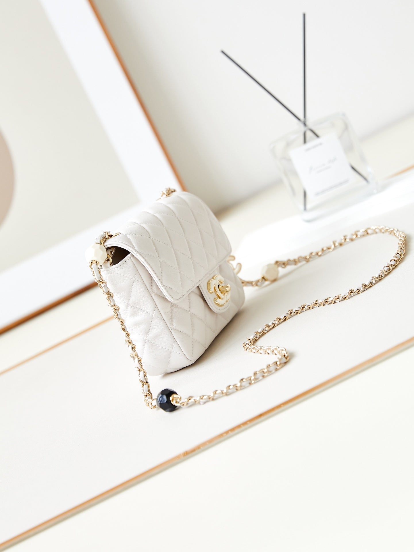 ＣＨＮＥＬSQUARE FLAP BAG WHITE