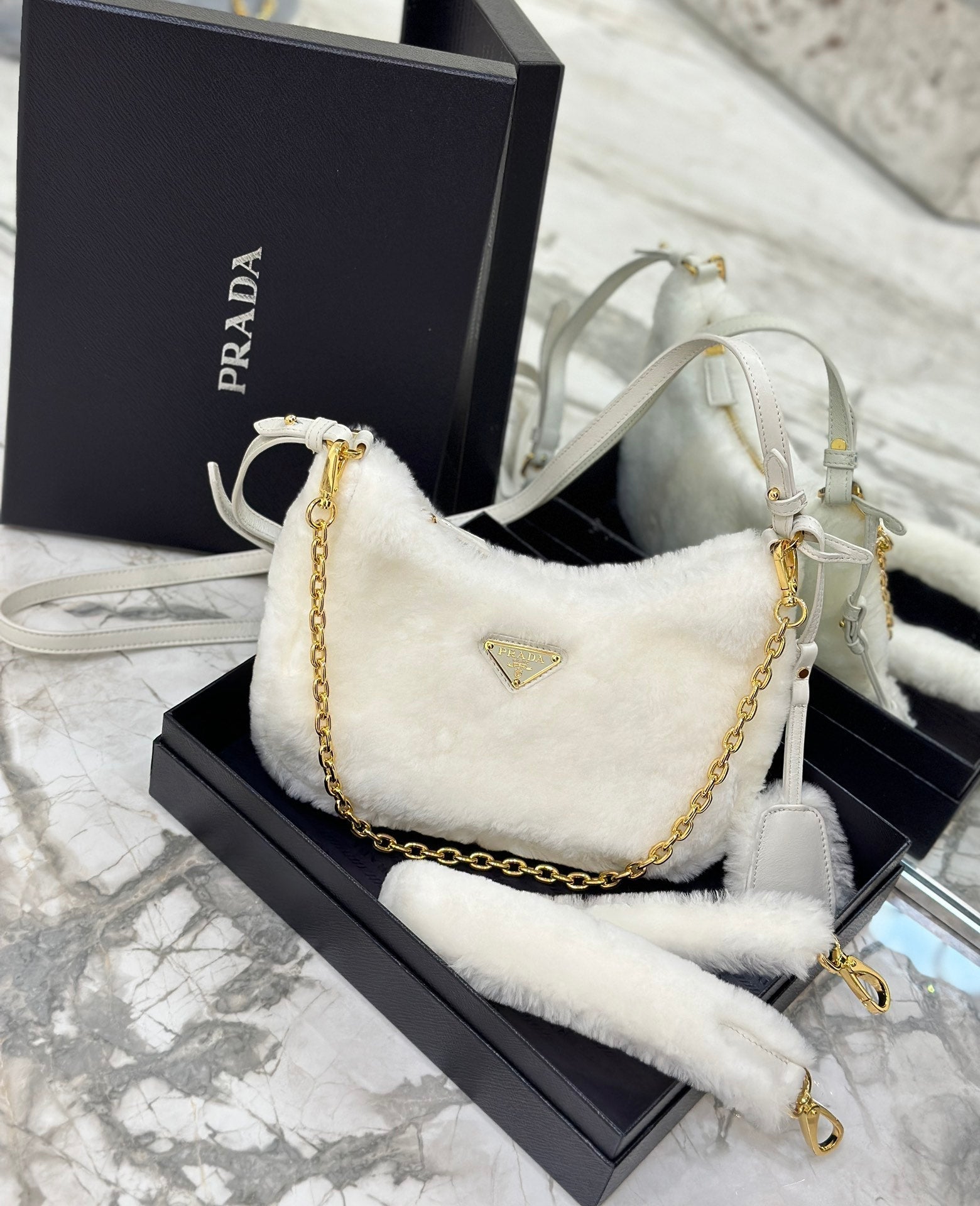 ＰＲＤＡ RE-EDITION SHEARLING MINI-BAG WHITE