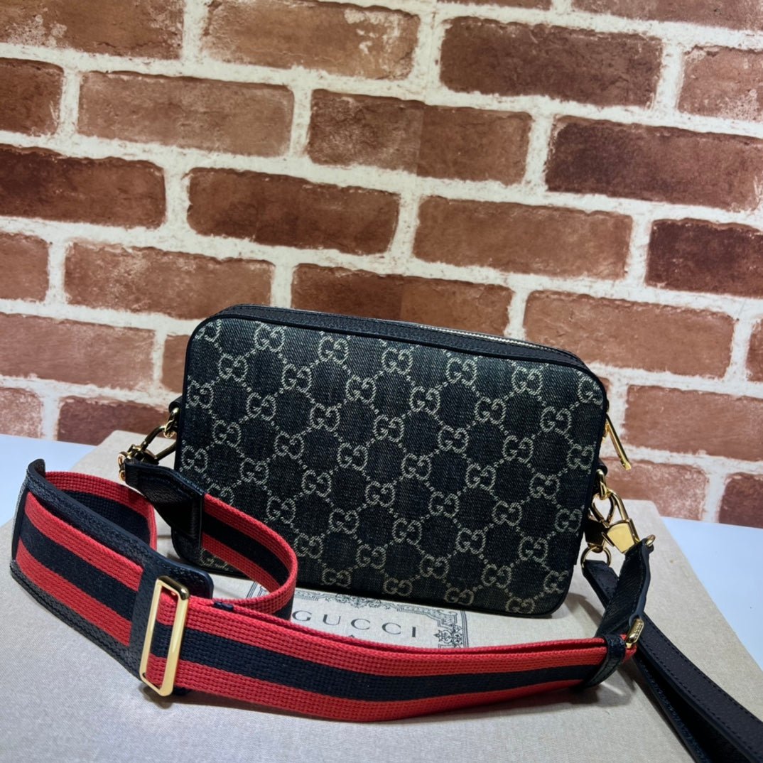 ＧＣＣＩDENIM INTERLOCKING G CROSSBODY BAG BLACK