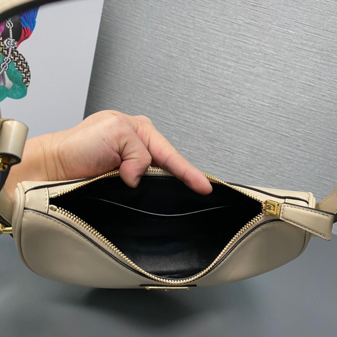 ＰＲＤＡ ARQUÉ SMALL LEATHER SHOULDER BAG VANILLA