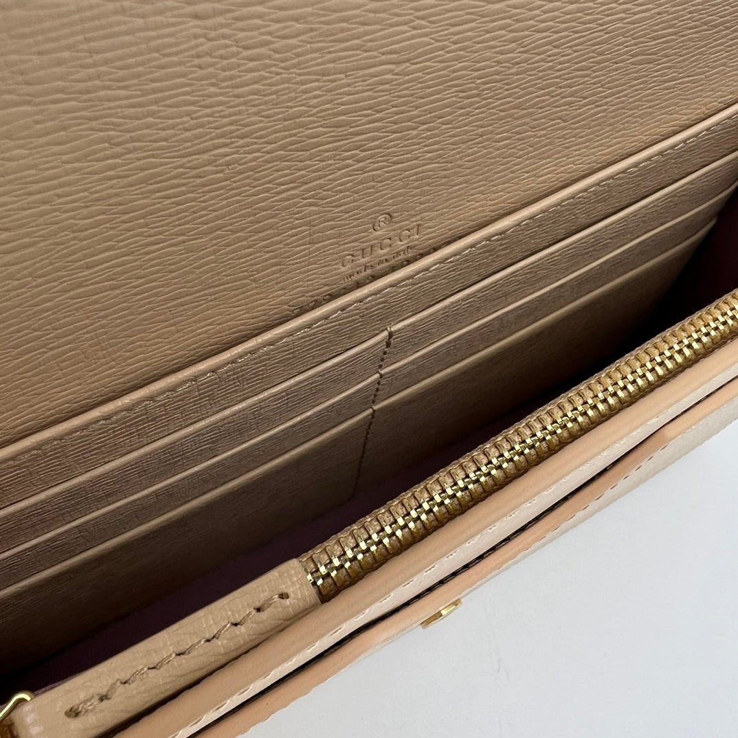 ＧＣＣＩWALLET ON CHAIN BEIGE CLAIR