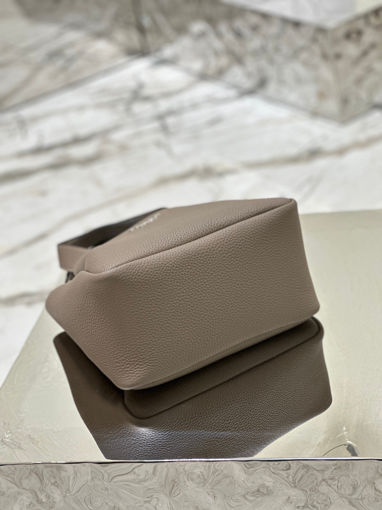 ＰＲＤＡ LEATHER TOTE BAG CLAY GRAY