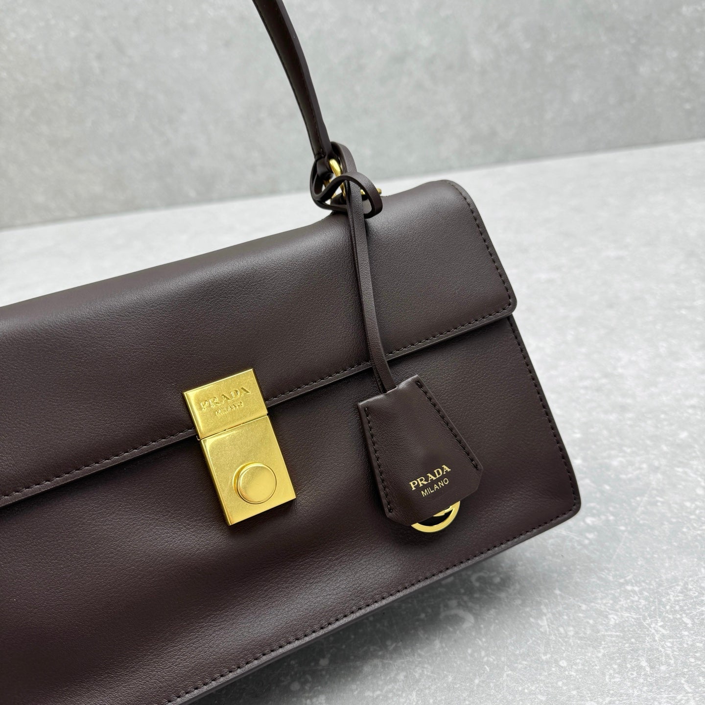 ＰＲＤＡ SOFT SOUND MEDIUM LEATHER SHOULDER BAG DARK BROWN