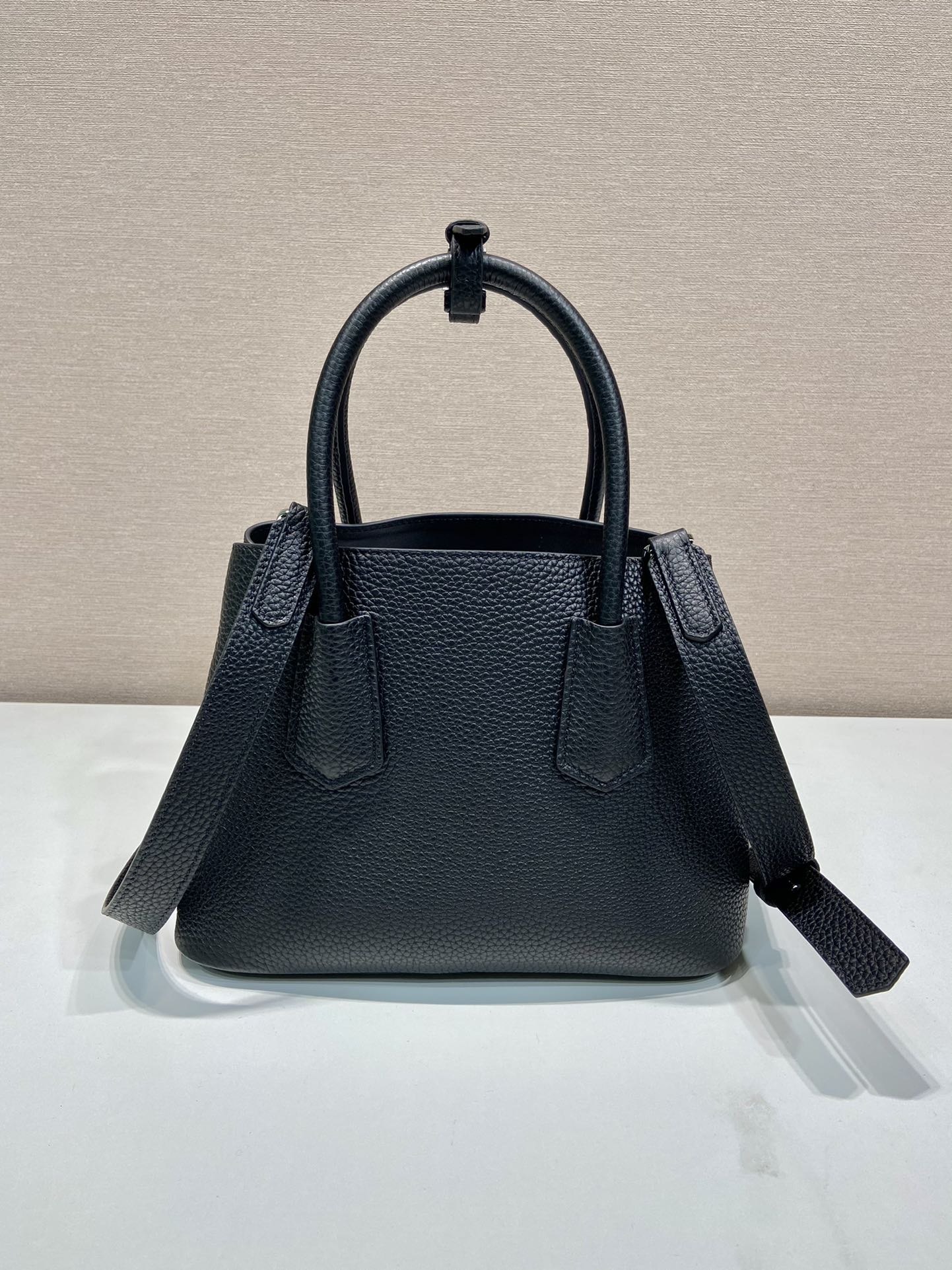 ＰＲＤＡ LEATHER TOTE BAG BLACK