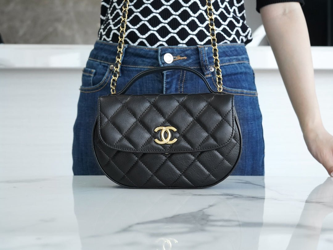 ＣＨＮＥＬFLAP BAG WITH TOP HANDLE