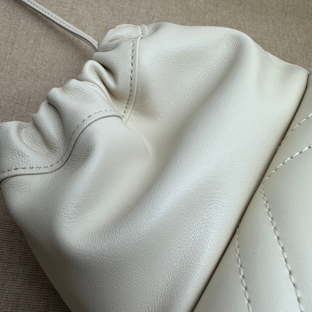 ＧＣＣＩGG MARMONT MINI BUCKET BAG WHITE