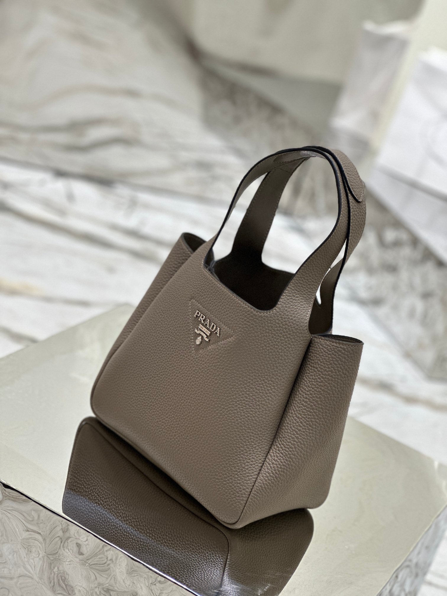 ＰＲＤＡ LEATHER TOTE BAG CLAY GRAY