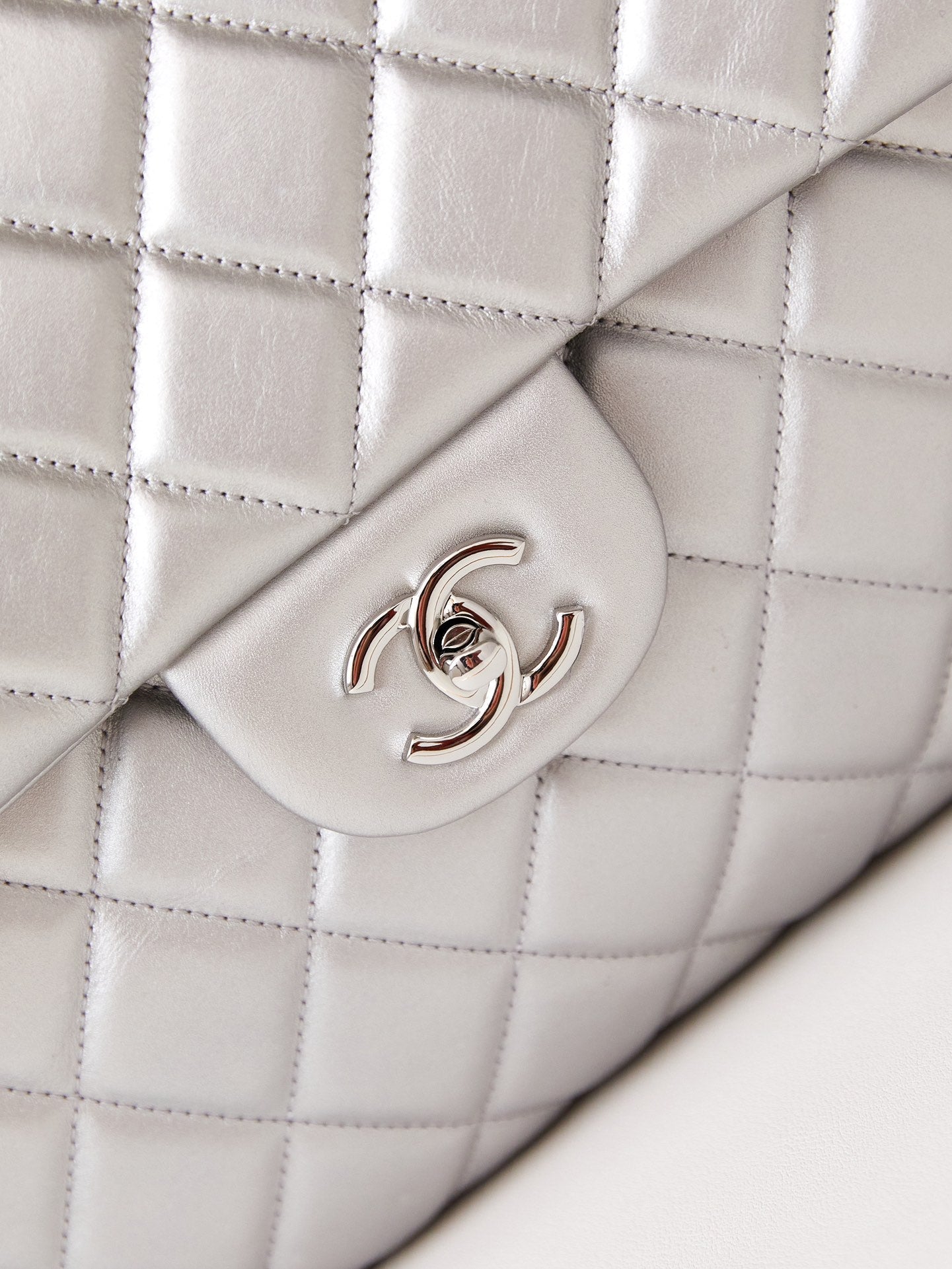 ＣＨＮＥＬFLAP SHOULDER BAG SILVER