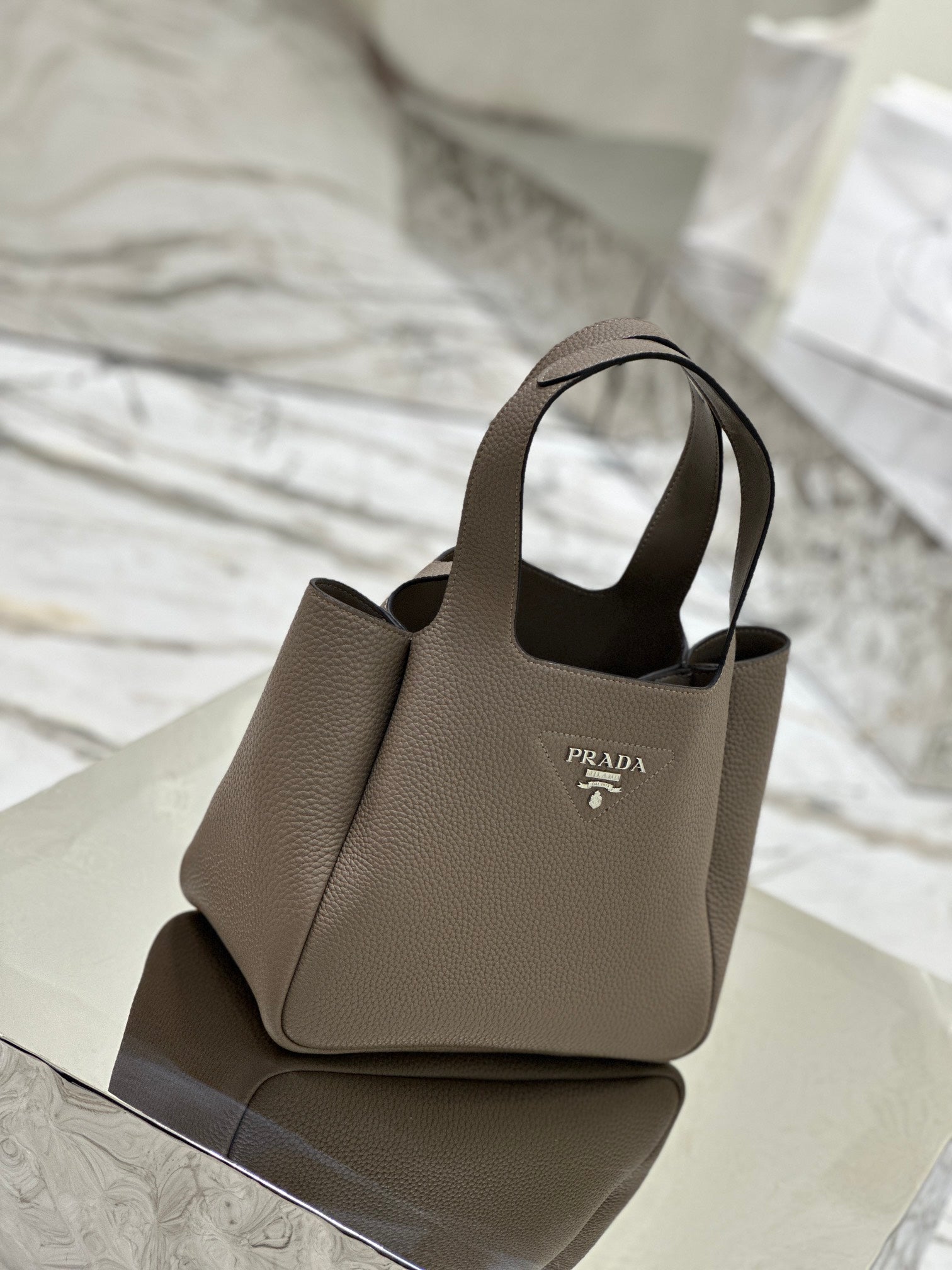 ＰＲＤＡ LEATHER TOTE BAG CLAY GRAY